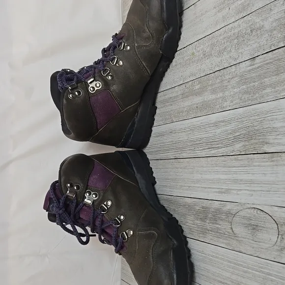 Merrell Adirondack Plum Brown Leather Ankle Hiking Boots Womens Size 6.5