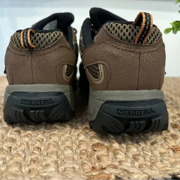 Merrell boys brown Moab 2 low cut hikers waterproof lace up shoes size 6
