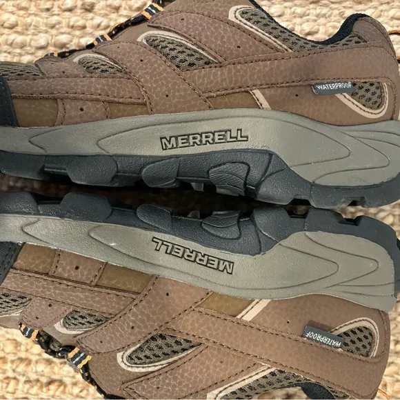 Merrell boys brown Moab 2 low cut hikers waterproof lace up shoes size 6