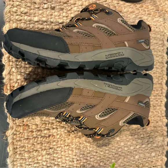 Merrell boys brown Moab 2 low cut hikers waterproof lace up shoes size 6