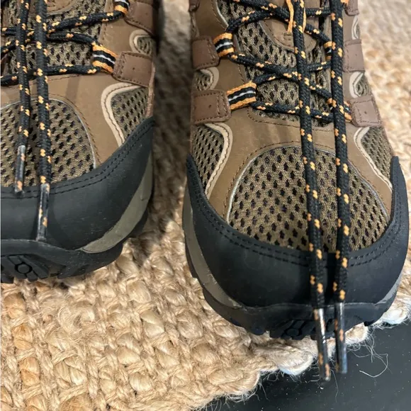 Merrell boys brown Moab 2 low cut hikers waterproof lace up shoes size 6