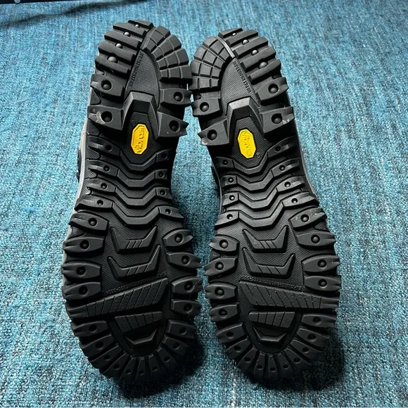 Merrell Thermo 6 Waterproof Hiking Boots Insulated in Black Grey Vibram Soles