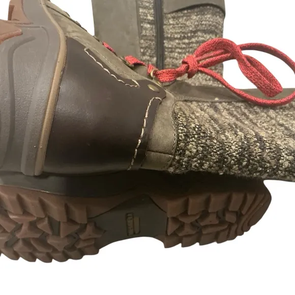 Merrell women’s Sz 6 tall boots “Bungee cord” leather waterproof New