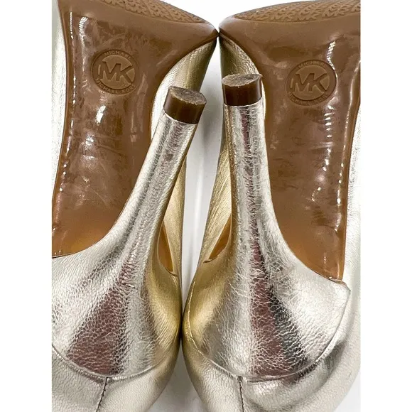Michael Kors Gold Round Toe Pump Heels EUC Size 8