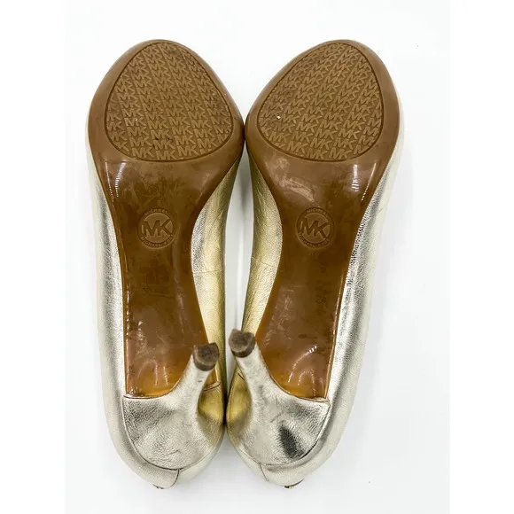 Michael Kors Gold Round Toe Pump Heels EUC Size 8