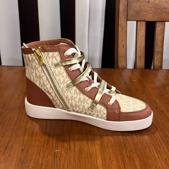 Michael Kors Ivy Vin shoes sneakers new Vanilla Youth Girls Size 5