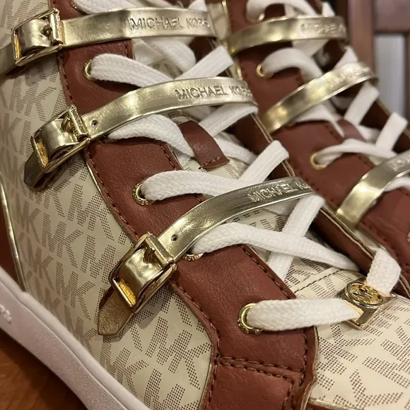Michael Kors Ivy Vin shoes sneakers new Vanilla Youth Girls Size 5