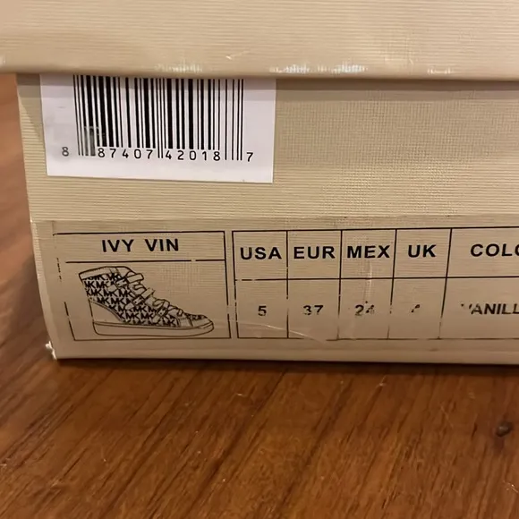 Michael Kors Ivy Vin shoes sneakers new Vanilla Youth Girls Size 5