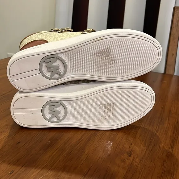 Michael Kors Ivy Vin shoes sneakers new Vanilla Youth Girls Size 5