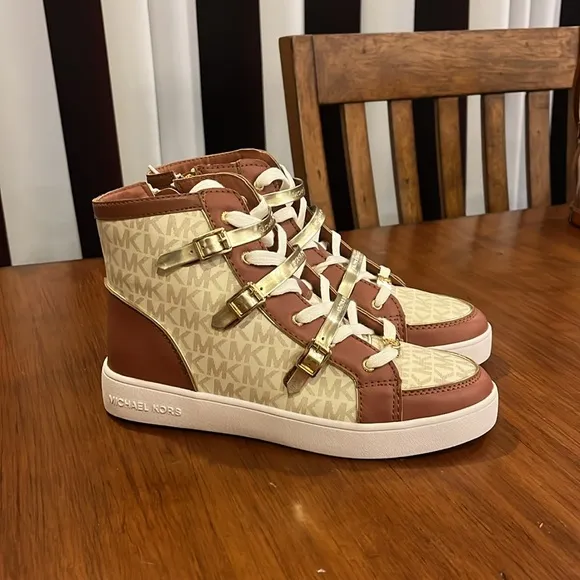 Michael Kors Ivy Vin shoes sneakers new Vanilla Youth Girls Size 5