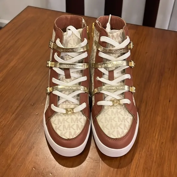 Michael Kors Ivy Vin shoes sneakers new Vanilla Youth Girls Size 5