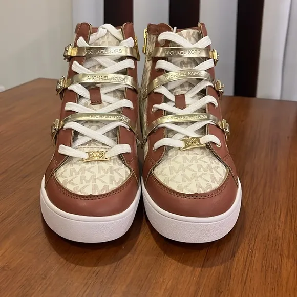 Michael Kors Ivy Vin shoes sneakers new Vanilla Youth Girls Size 5
