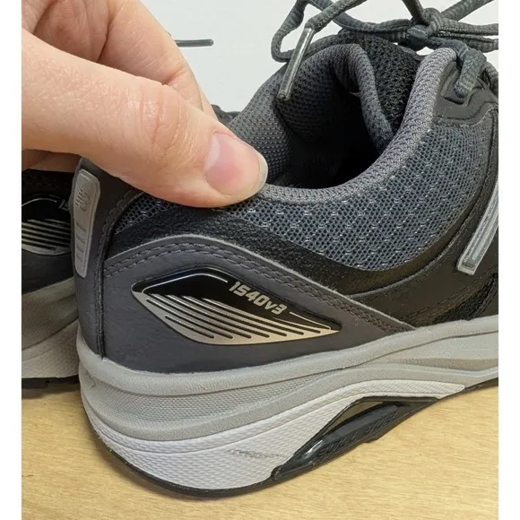 New Balance 1540v3‎ Men Running Shoes Stability Cushion Sneakers Black 8 Wide 2E