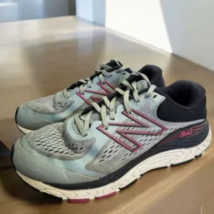 New Balance 840v5 Athletic Shoes Womens 8.5 Cyclone Magenta Pop Running Shoes
