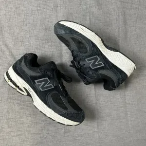 New Balance Boys 2002R GC2002BK Black Running Shoes Sneakers Size 6 Boys Size