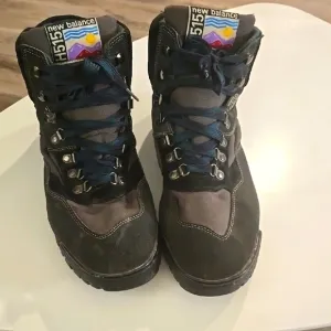 New Balance Men's vintage 1990s green hiking boots