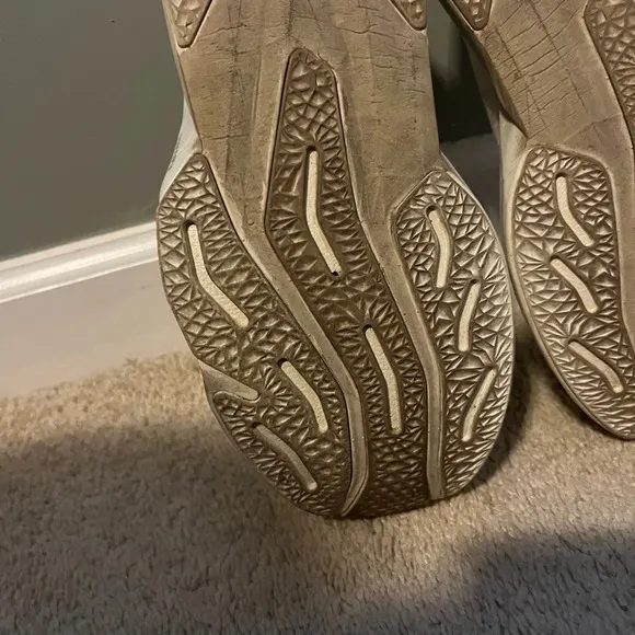 New Balance Rebel V4s