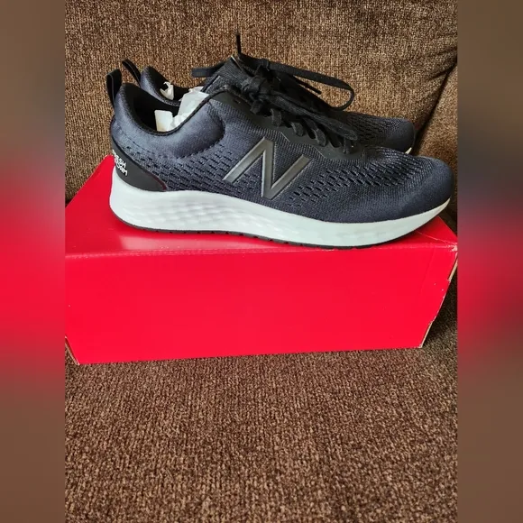 New Balance Womens Running Sneakers Size 9.5B NEW Black White