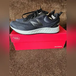 New Balance Womens Running Sneakers Size 9.5B NEW Black White