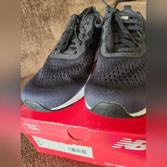 New Balance Womens Running Sneakers Size 9.5B NEW Black White