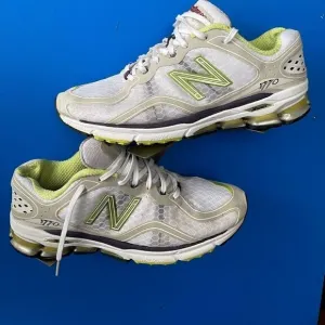 New Balance Womens 1770 Running Course Shoes in Grey/Green/White size 11