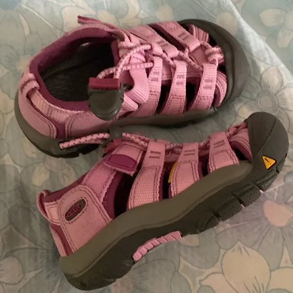 New Keen toddler girl sandals 8 US