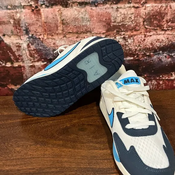 NEW Nike Air Max Men’s Running Shoes Blue/White Size 10