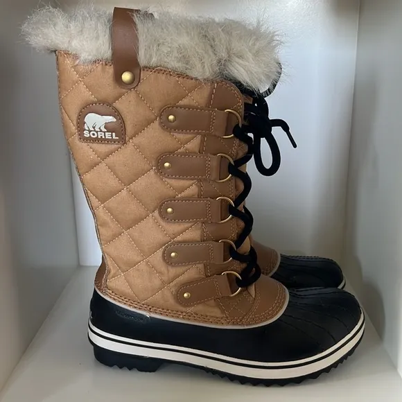 NEW Sorel Tofino II High Waterproof Faux Fur Winter Boots in Tan/Black. Size 7.5
