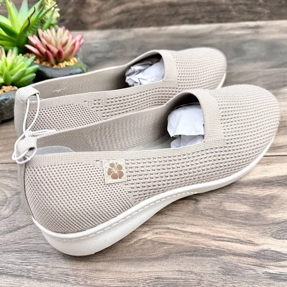 NEW Tommy Bahama 9 Lizzie Wedge Shoes Comfort Shoes Slip-Ons Loafers