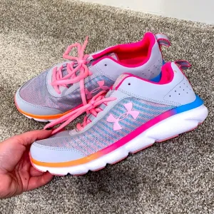 New UA Under Armour Size 6.5 Youth US Sneaker Athletic Running Shoes NWOT