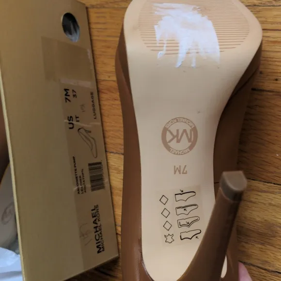 NIB Michael Kors Antoinette Leather Pump