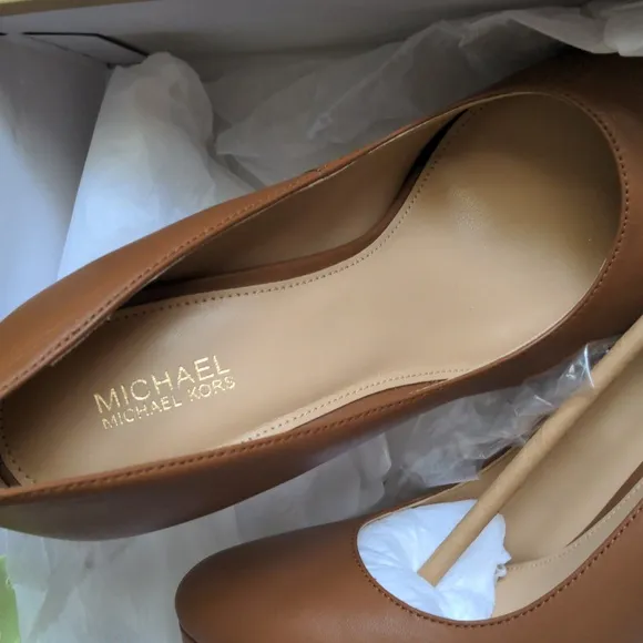 NIB Michael Kors Antoinette Leather Pump