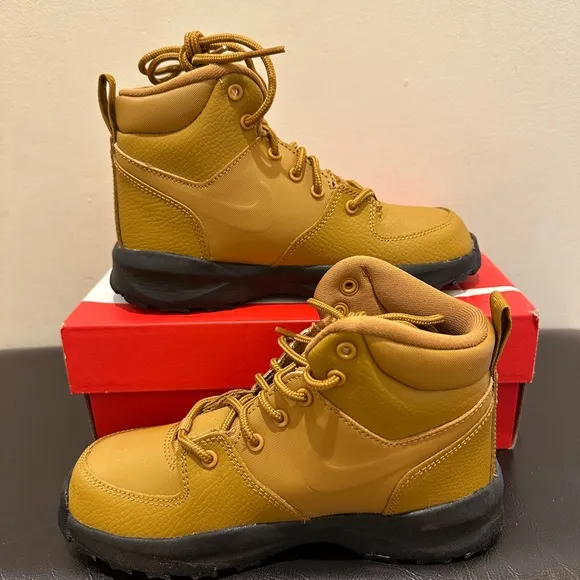 NIB Nike Manoa LTR Boots BQ5372 700 PS  Wheat/Black/Wheat Waterproof Unisex