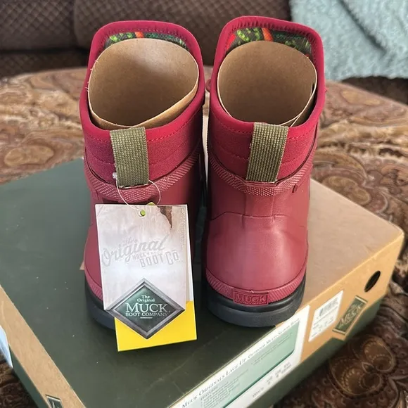NIB Women’s MUCK WATERPROOF ankle boots 8