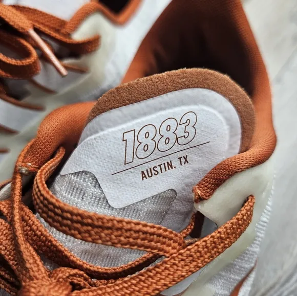 Nike 700M Pegasus 37 Texas Longhorns Men's Size 11 Sneakers