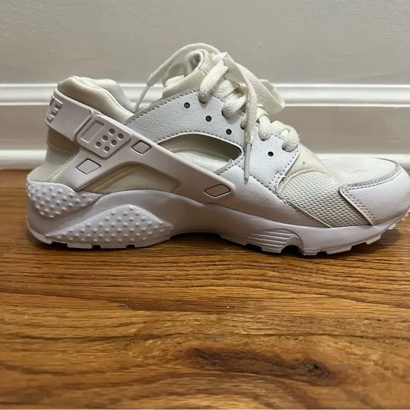 Nike Air Huarache Run GS White Running Shoes Size 6Y