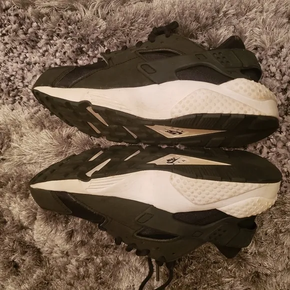 Nike Air Huarache Run Women's Sneakers