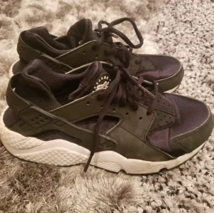 Nike Air Huarache Run Women's Sneakers