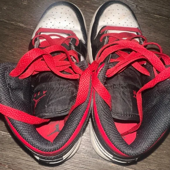 Nike Air Jordan 1 Mid GS Boys sneakers Shoes 3.5Y Black Red