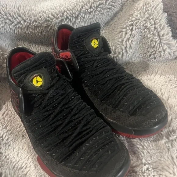 Nike Air Jordan XXXIi 32 Low Last Shot Basketball Running Shoes Youth Size 5