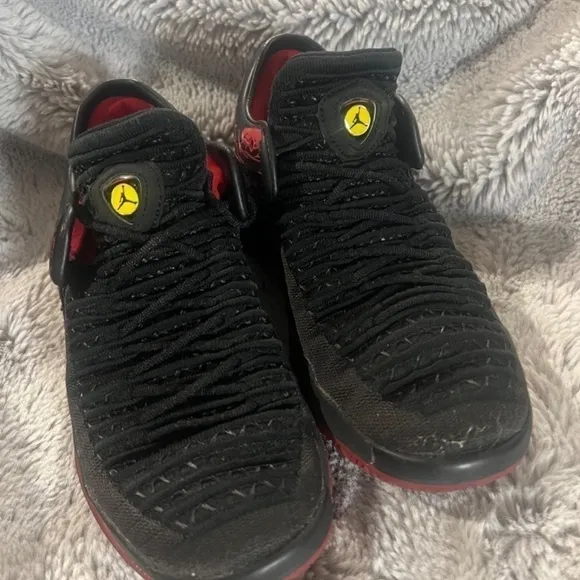 Nike Air Jordan XXXIi 32 Low Last Shot Basketball Running Shoes Youth Size 5