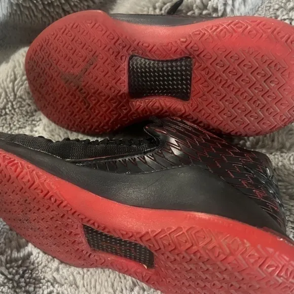 Nike Air Jordan XXXIi 32 Low Last Shot Basketball Running Shoes Youth Size 5
