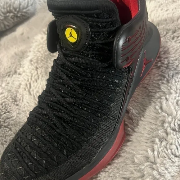 Nike Air Jordan XXXIi 32 Low Last Shot Basketball Running Shoes Youth Size 5