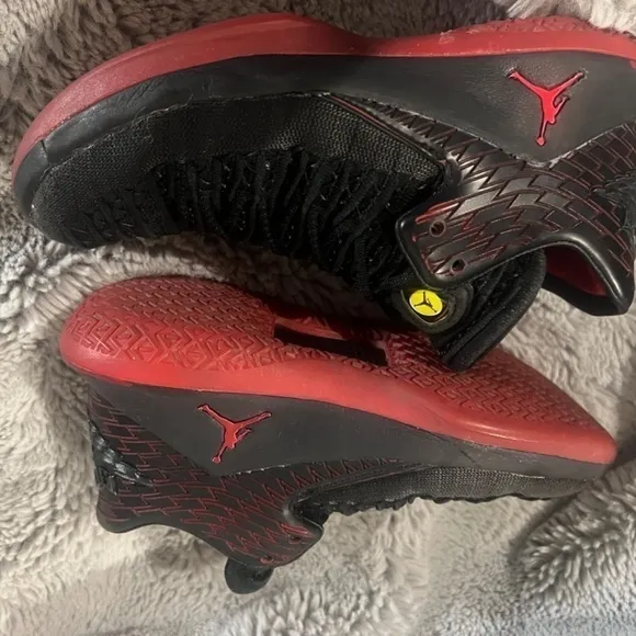 Nike Air Jordan XXXIi 32 Low Last Shot Basketball Running Shoes Youth Size 5