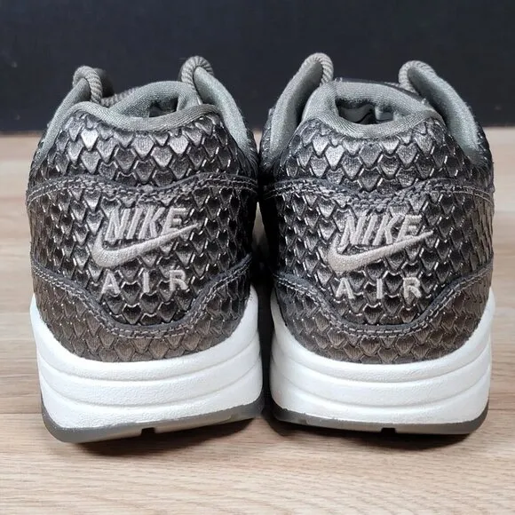 Nike Air Max 1 Reptile Shoes Womens Size 8.5 Metallic Pewter Sneakers 454746-015