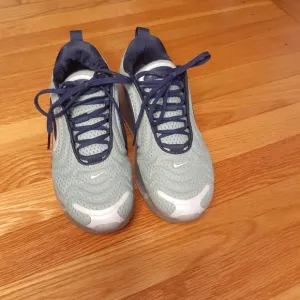 NIKE AIR MAX 270 WOMEN'S Size 6.5 Met. Silver &amp; Mid. NAVY