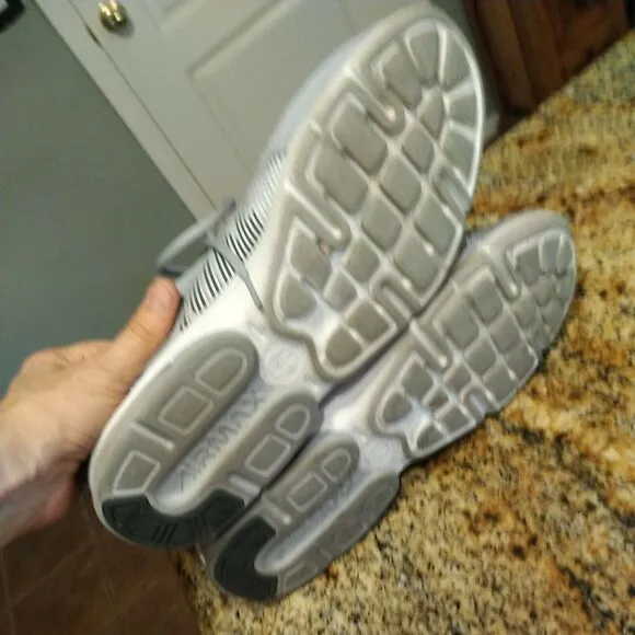 Nike Air Max Advantage 2 AA7396 010 GREY MENS SHOES SIZE 11 running shoes