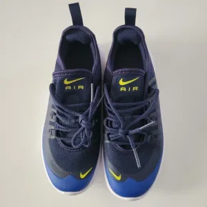 Nike Air Max Axis Midnight Navy Running shoes NWOT box.