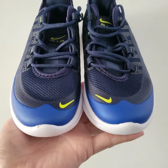 Nike Air Max Axis Midnight Navy Running shoes NWOT box.