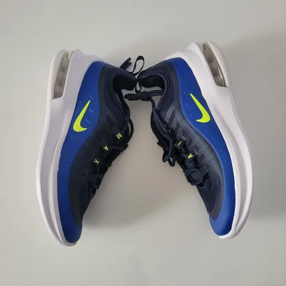 Nike Air Max Axis Midnight Navy Running shoes NWOT box.